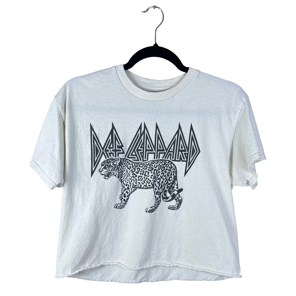 Def Leppard‎ Graphic Crop Tee Shirt Cream Cotton Rock Band Medium 2022 Raw Hem